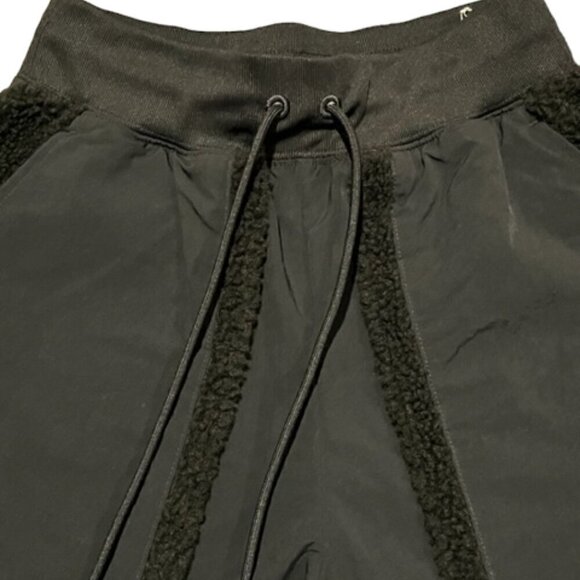 Nike NWOT Women's Sportswear Essential Woven Black Fleece Jogger High Rise Pants - Picture 9 of 14